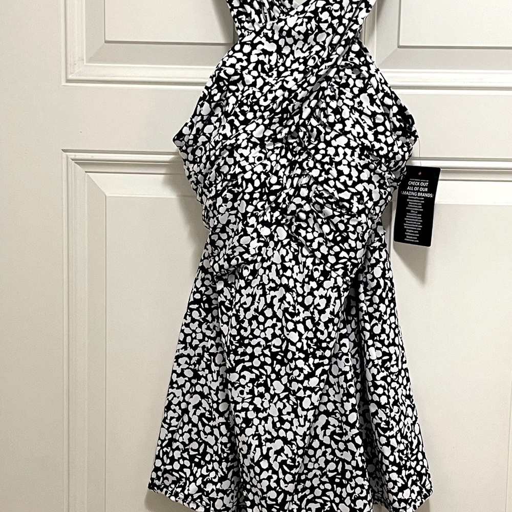 Beautiful New black and white swim dress size 18 from lane Bryant tags attached